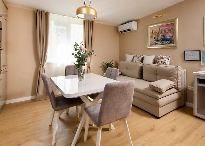 Apartment By The Sea - 22059 *