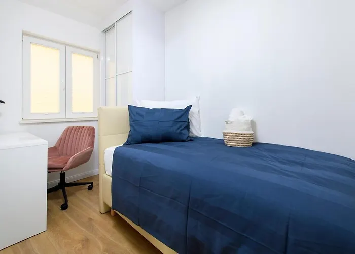 By The Sea - 22059 * Split